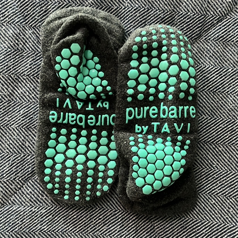 Pure barre by Tavi grippy workout/yoga/barre socks